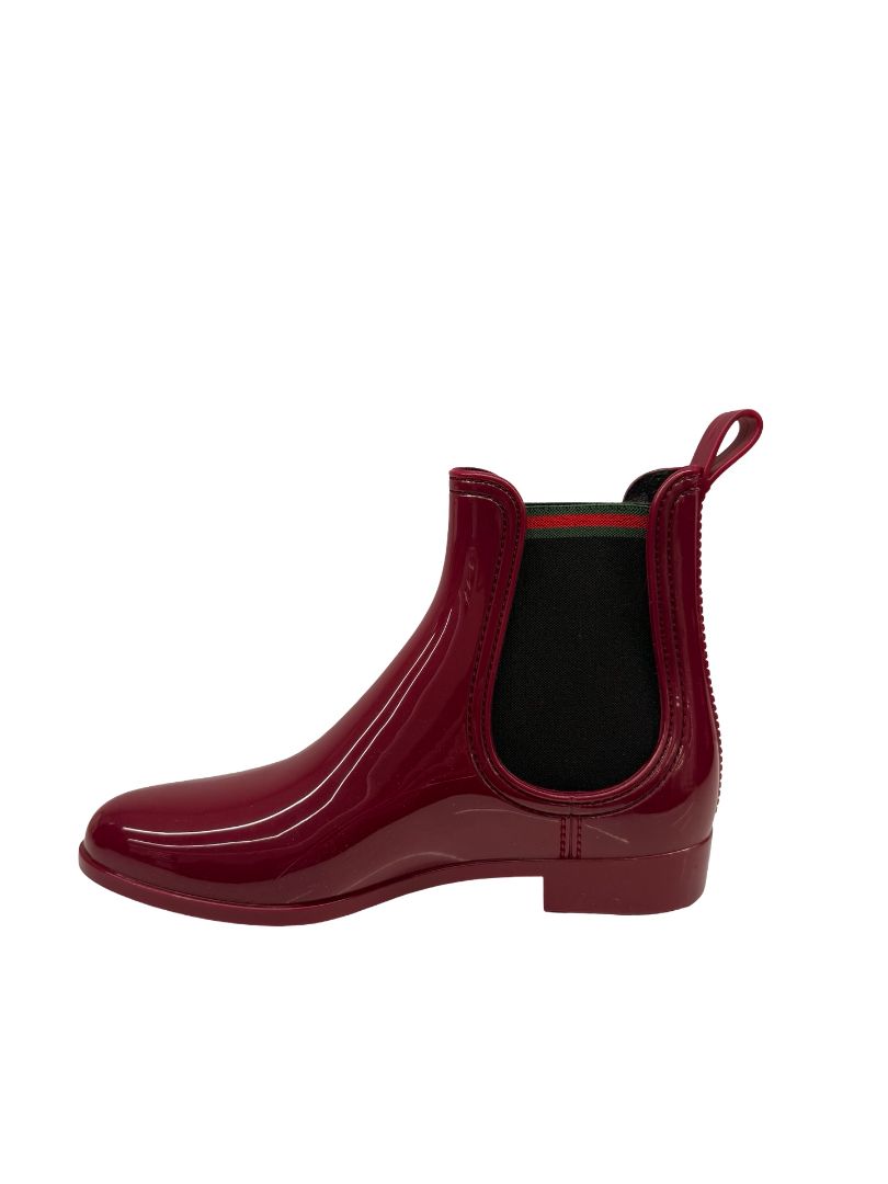 Gucci Burgundy Gloss Rubber Chelsea Ankle Boot. Size: 38