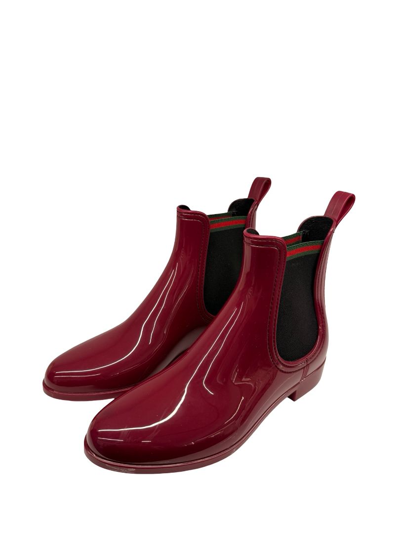 Gucci Burgundy Gloss Rubber Chelsea Ankle Boot. Size: 38