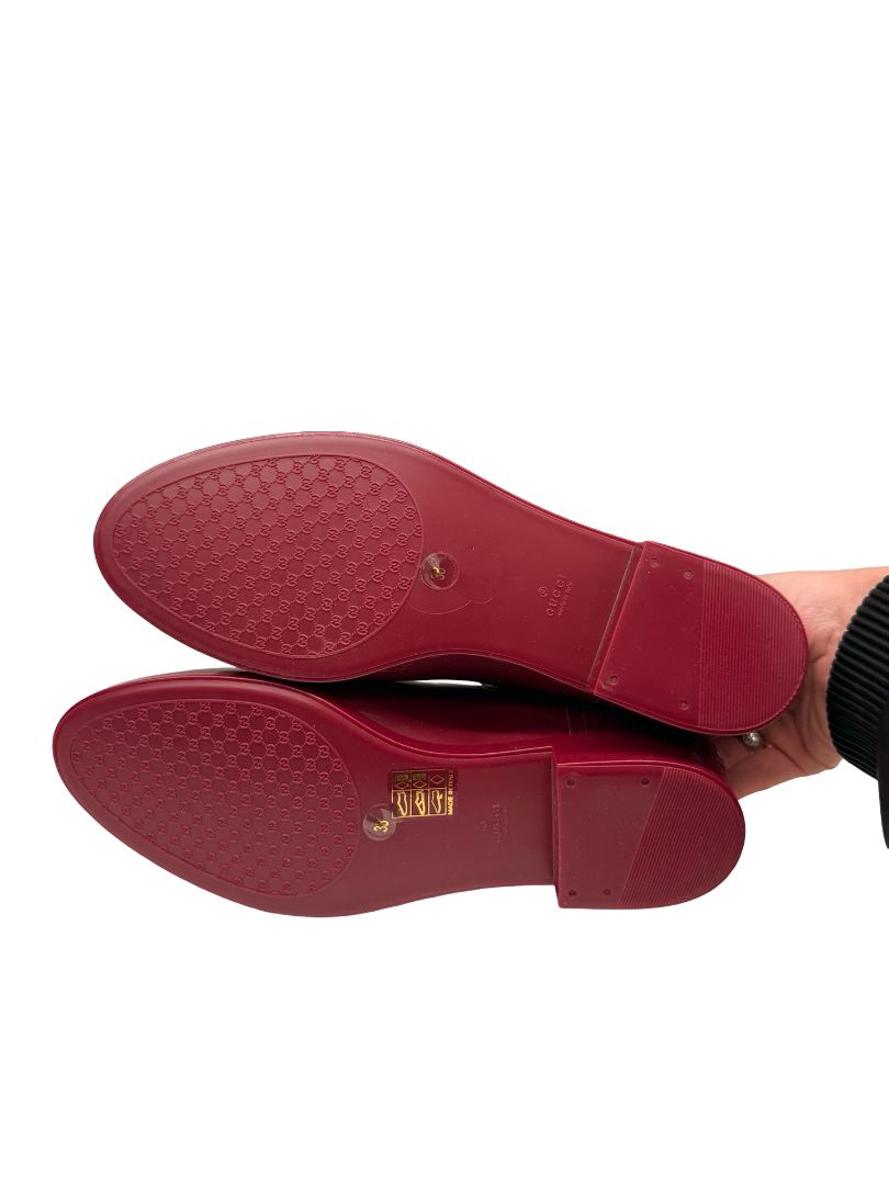 Gucci Burgundy Gloss Rubber Chelsea Ankle Boot. Size: 38