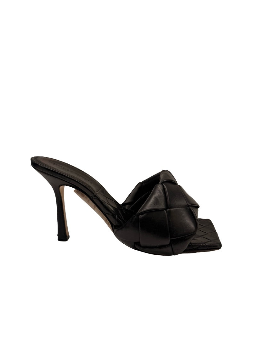 Bottega Veneta Black Lido Intrecciatio Leather Mule. Size: 37.5