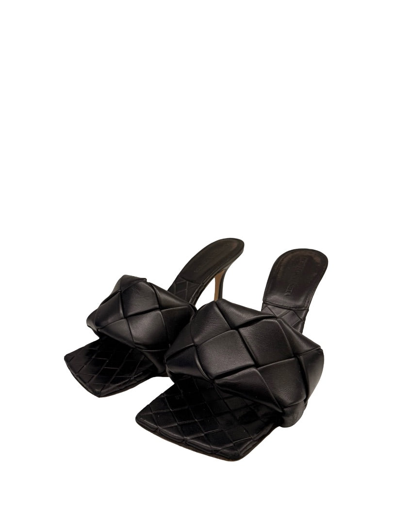 Bottega Veneta Black Lido Intrecciatio Leather Mule. Size: 37.5