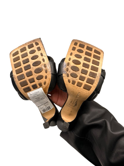 Bottega Veneta Black Lido Intrecciatio Leather Mule. Size: 37.5