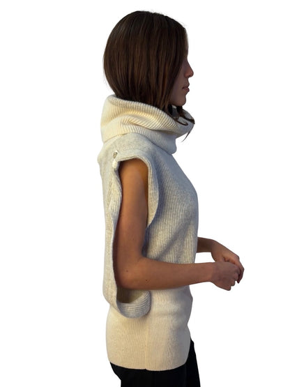 JC de Castelbajac pour Iceberg Cream Chunky Wool Sleeveless Fitted Waist Top. Size: 40