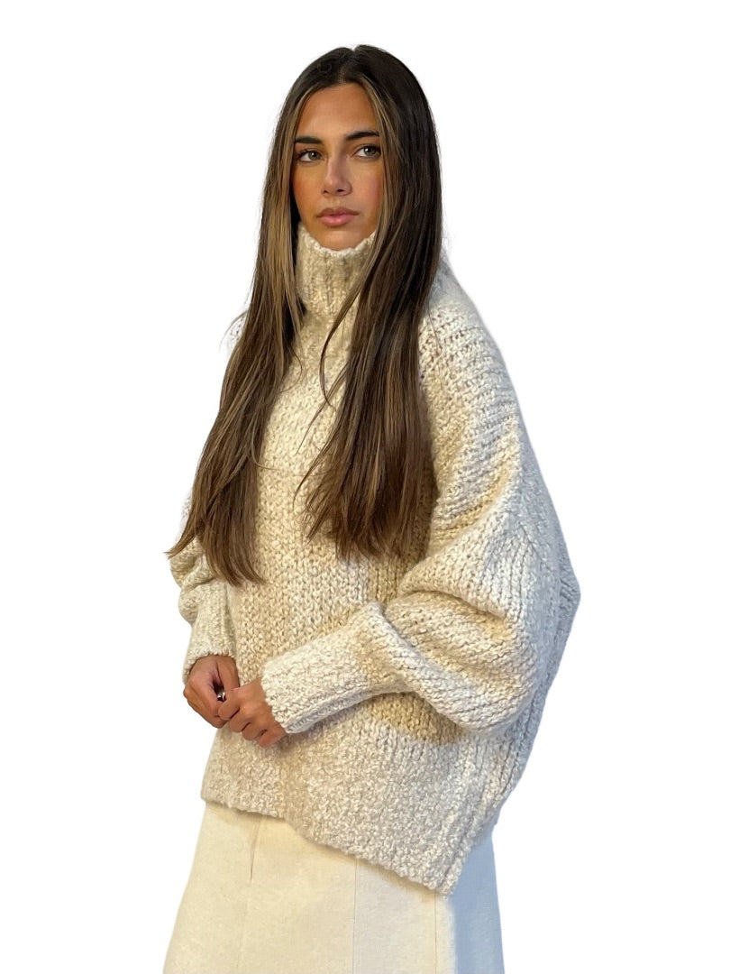 Toteme Cream Alpaca/Wool Boucle Turtleneck Jumper. Size: XS