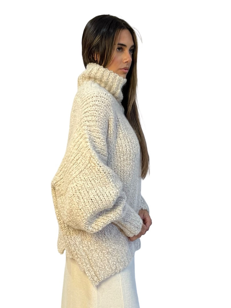 Toteme Cream Alpaca/Wool Boucle Turtleneck Jumper. Size: XS