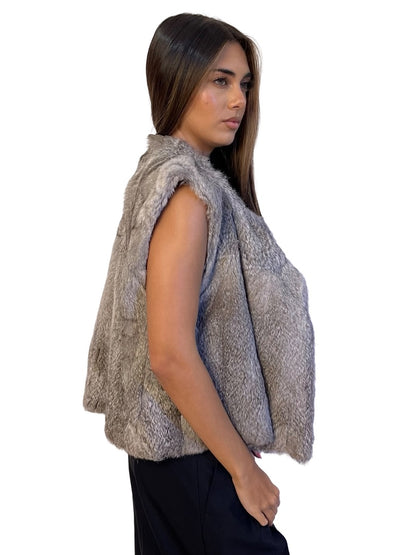 Scanlan Theodore Grey Chinchilla Fur Vest. Size: 12
