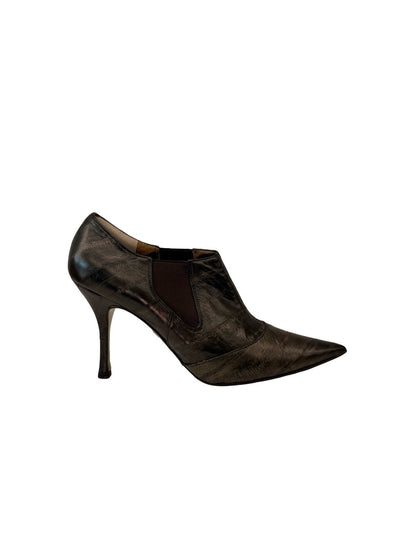 Dolce & Gabbana Dark Brown Stiletto Leather V-Toe Ankle Boot. Size: 39.5