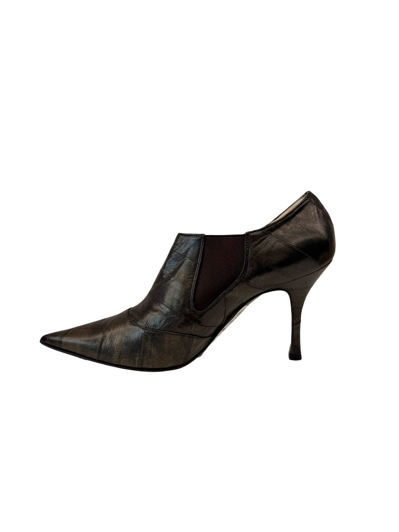Dolce & Gabbana Dark Brown Stiletto Leather V-Toe Ankle Boot. Size: 39.5