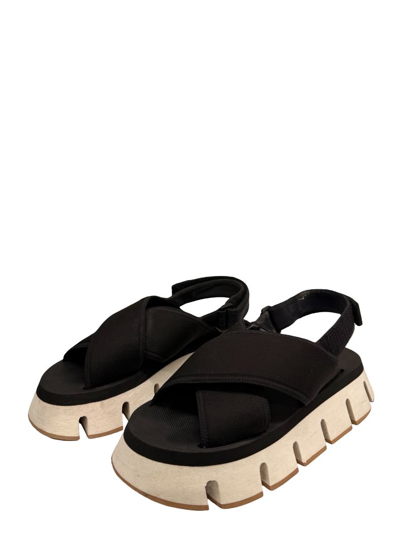 Marni Black Criss Cross Platform Sandals. Size: 38