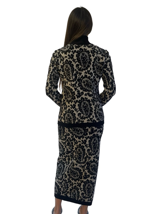 Fendi Grey / Black Leopard Print Turtleneck & Skirt Set. Size: 40 / 42