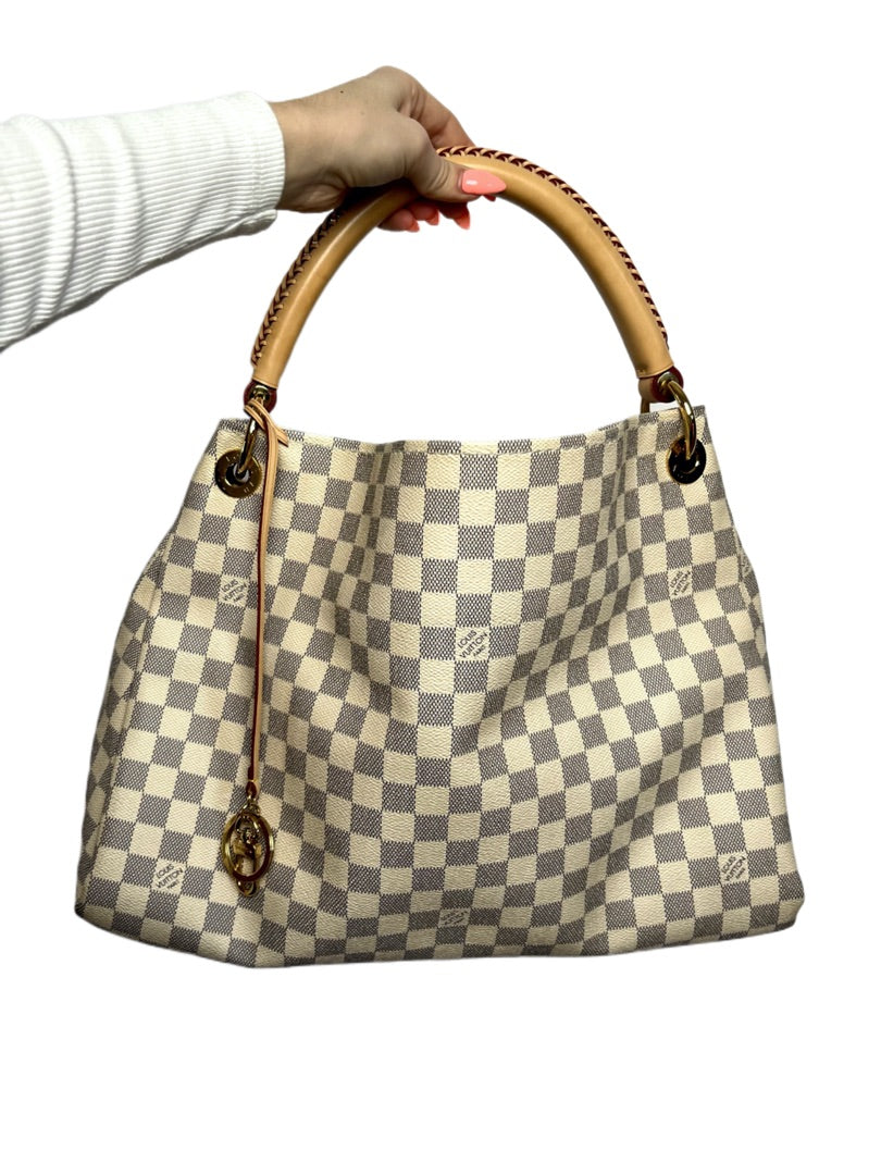 Louis Vuitton White Artsy MM Damier Azur Shoulder Bag. Size: Large