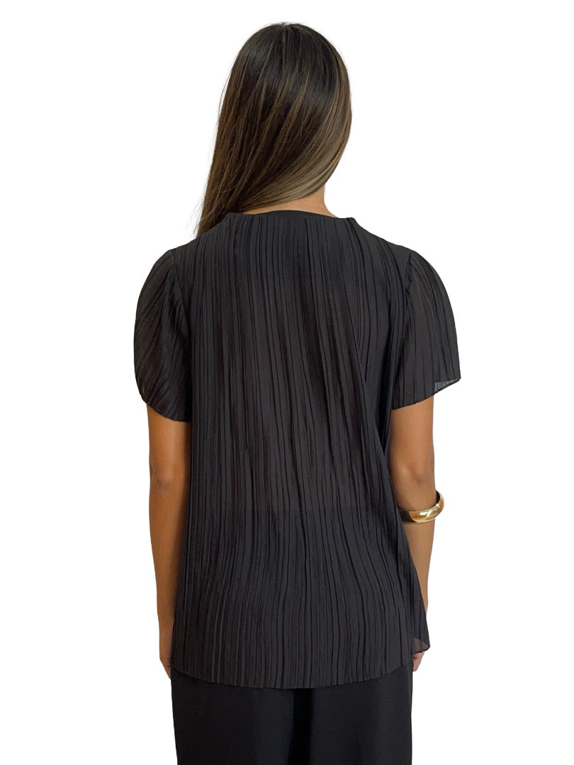 Burberry Black Embroidered Swan Shoulder T-Shirt. Size: M