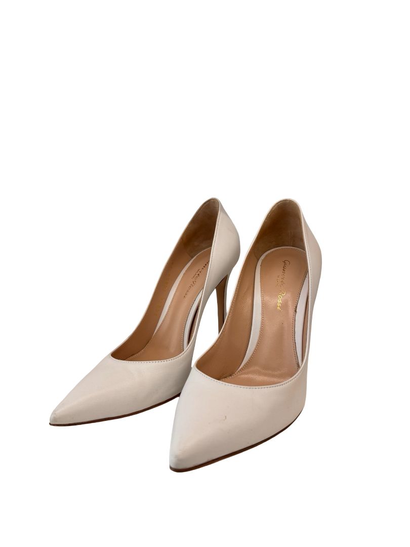 Gianvito Rossi White Matte Leather Pumps. Size: 38
