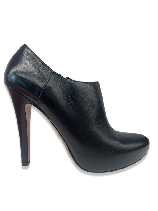 Prada Black Leather Bootie Heel. Size: 39