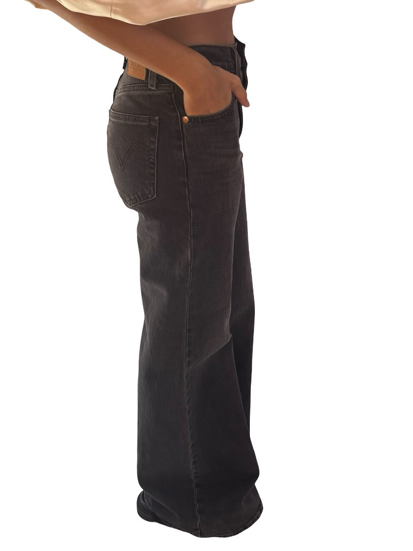 Weekend MaxMara Grey Wash Slim Jean. Size: 8-10