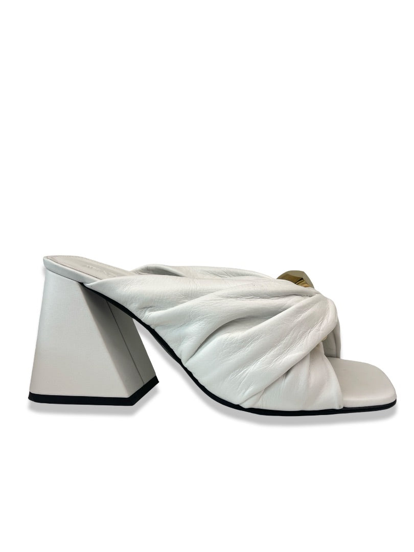 JW Anderson White Chain Link Twist Heel. Size: 40