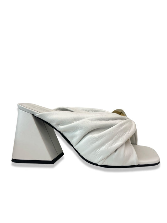 JW Anderson White Chain Link Twist Heel. Size: 40