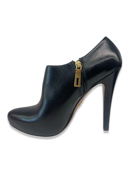 Prada Black Leather Bootie Heel. Size: 39