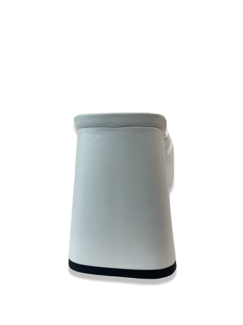 JW Anderson White Chain Link Twist Heel. Size: 40