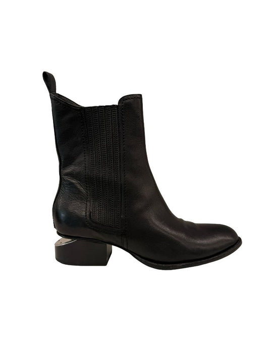 Alexander Wang Black Leather 'Anouck' Ankle Boot. Size: 38.5
