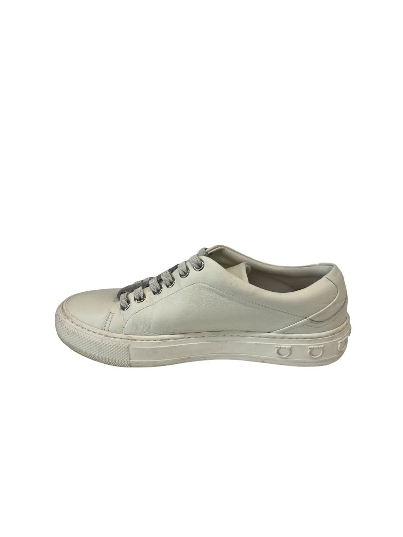 Salvatore Santoro White Low Top Sneakers. Size: 6.5