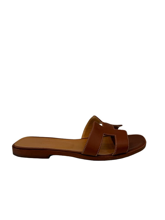 Hermes Tan Oran Sandal. Size: 38