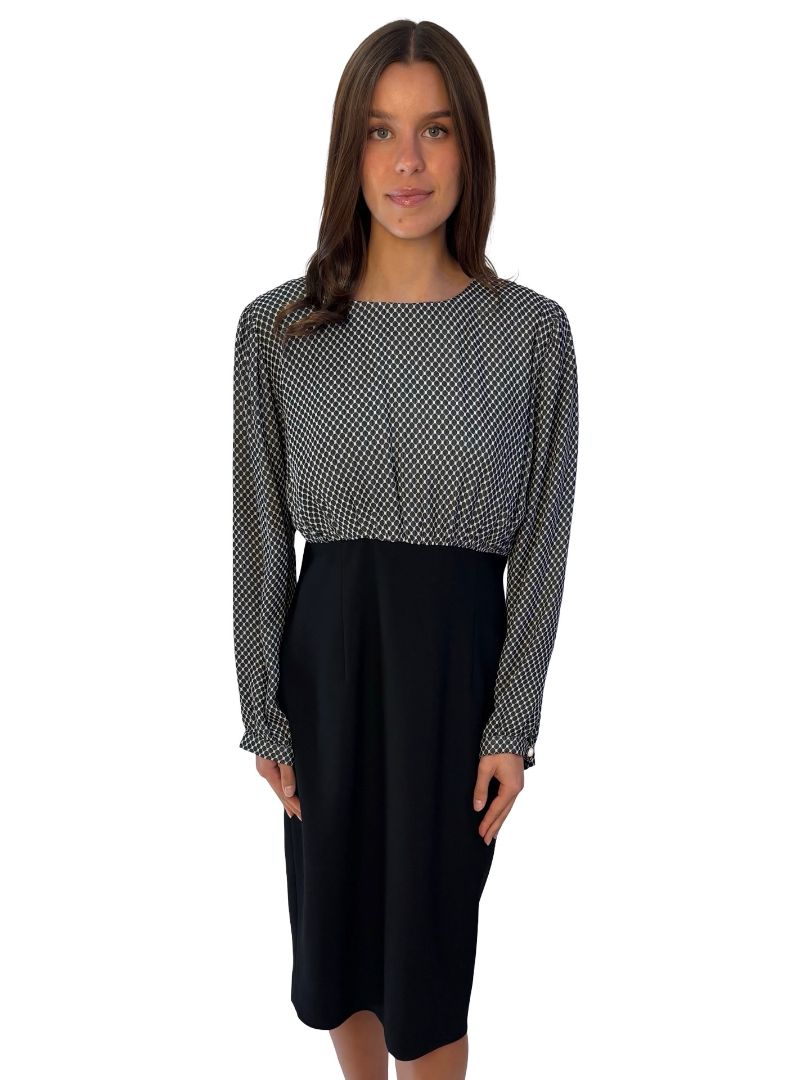 Cecily Black/White Half Patterned Scoop Neck Dress. Size: 16