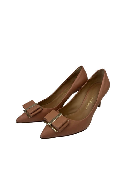 Salvatore Ferragamo Nude Bow Toe Pumps. Size: 6.5C