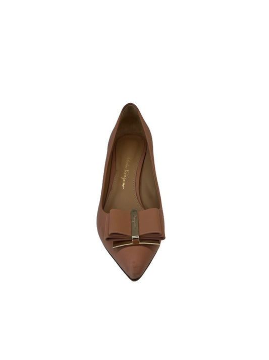 Salvatore Ferragamo Nude Bow Toe Pumps. Size: 6.5C
