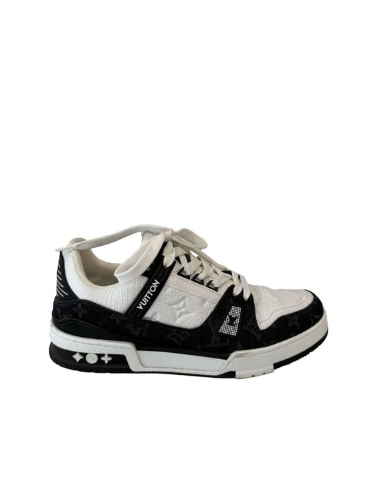 Louis Vuitton Black & White Monogram Sneakers. Size: 41