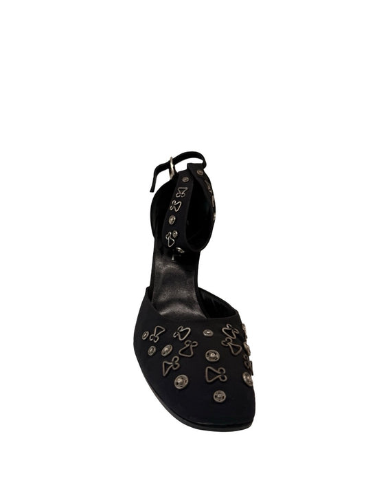 Chanel Black Cloth Embellished Pump. Size: 40.5