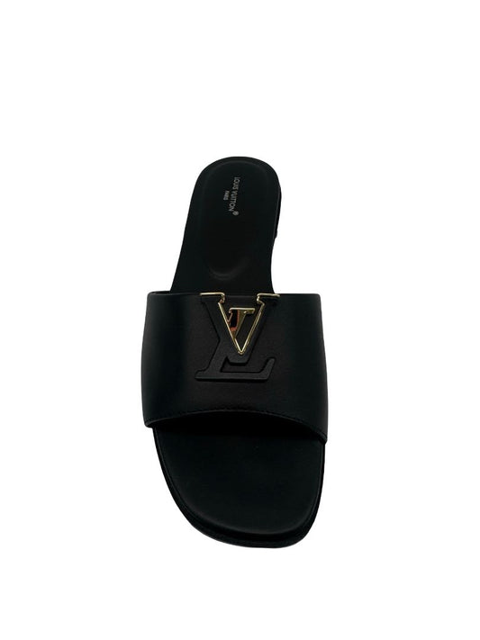 Louis Vuitton Black Capri Leather Flat Mule. Size: 37