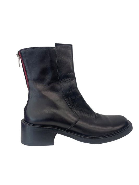 Vero Cuoio Black Ankle Boot w/ Red Zip. Size: 37