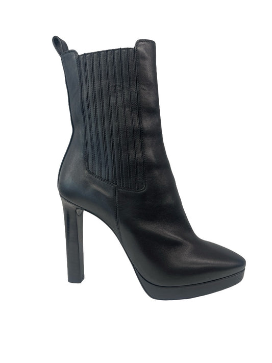 Saint Laurent Black Hall Chelsea Ankle Boots In Leather. Size: 37.5