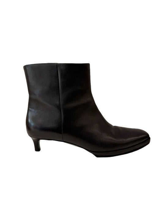 Philip Lim Black Leather Kitten Heel Ankle Boots. Size: 39