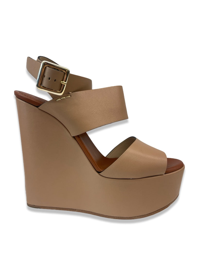 Chloe Taupe Leather Wedges. Size: 39