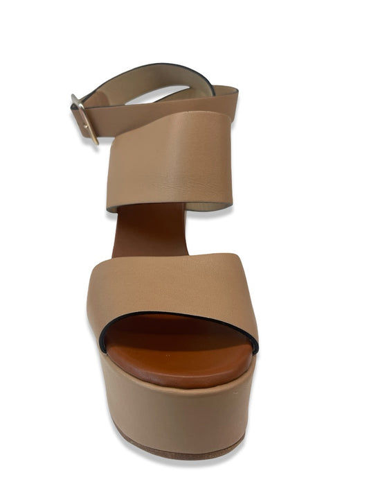 Chloe Taupe Leather Wedges. Size: 39