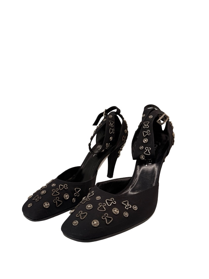 Chanel Black Cloth Embellished Pump. Size: 40.5