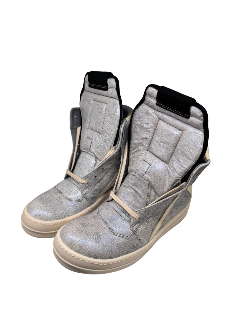 Rick Owens Blue Geobaskets. Size: 35