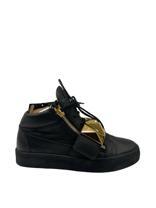 Giuzeppe Zanotti Black & Gold Pyramid Strap High Top Sneakers. Size: 41