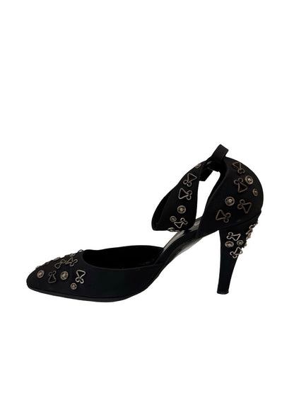 Chanel Black Cloth Embellished Pump. Size: 40.5