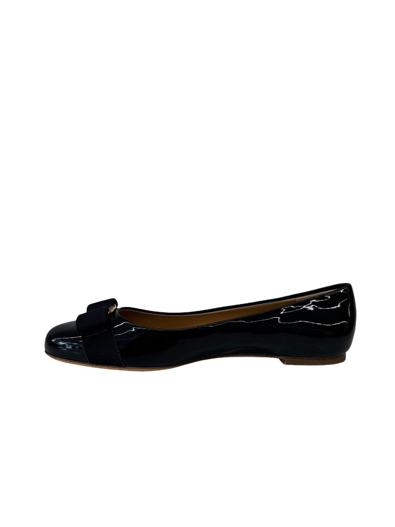 Salvatore Ferragamo Navy Varina Patent Leather Ballet Flat. Size: 7.5