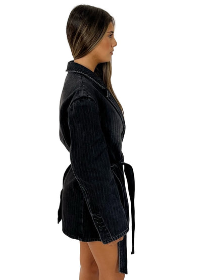 Camilla & Marc Soft Black Denim Pinstripe 'Ryland' Blazer W Belt. Size: 6