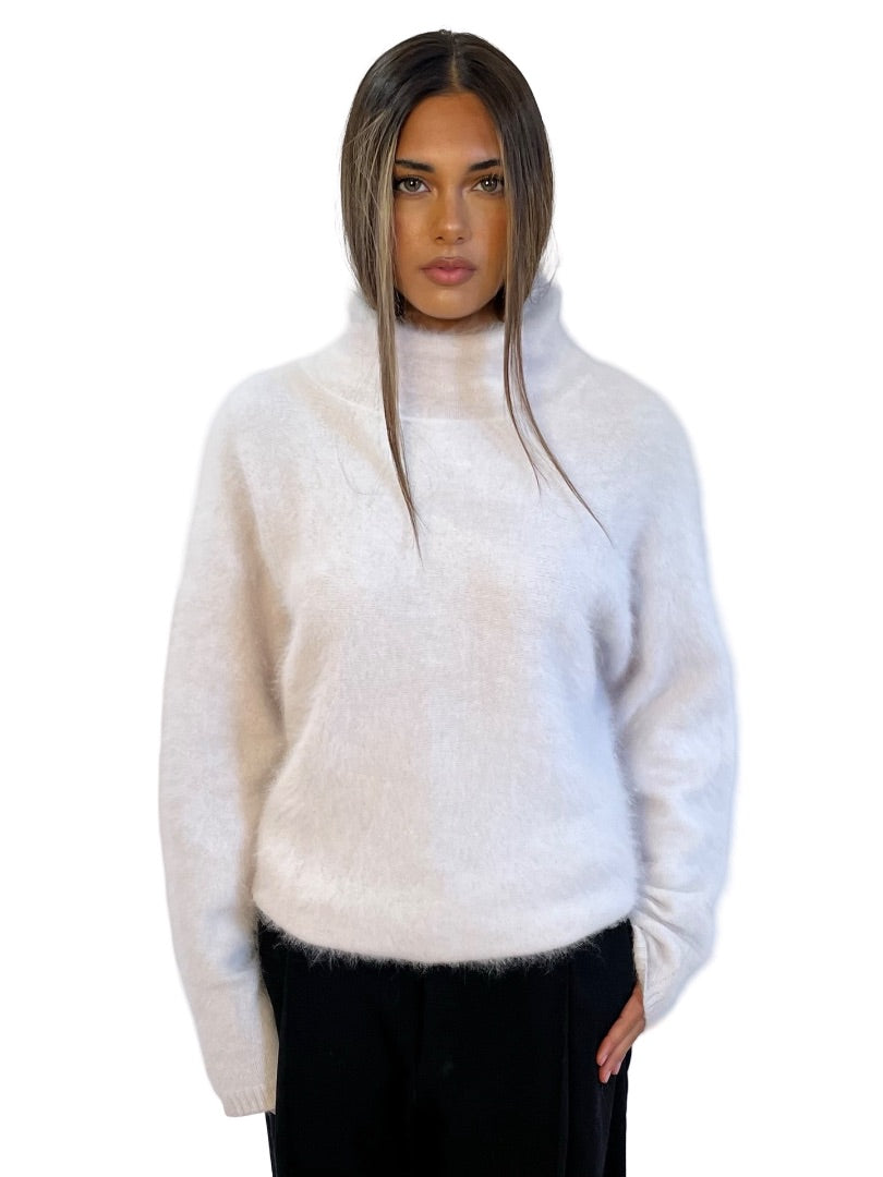 Antalya Frost Pink Mohair Turtleneck. Size: S