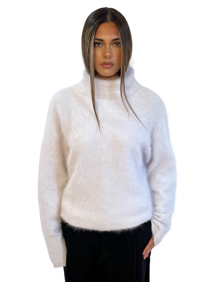 Antalya Frost Pink Mohair Turtleneck. Size: S