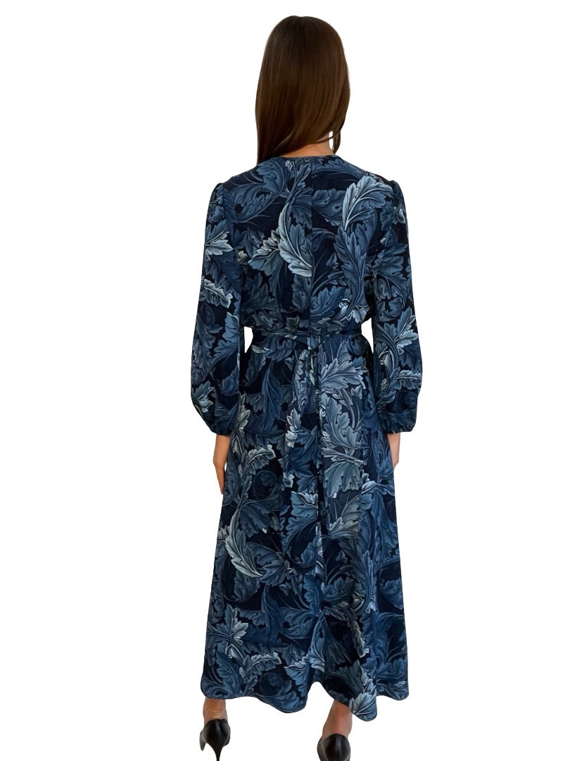 Scanlan Theodore Blue Leaf Print V Neck Dress. Size: 8