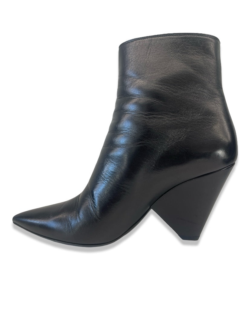Saint Laurent Black Niki Leather Ankle Boots. Size: 38.5