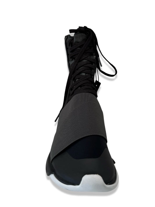 Y-3 Black 'Qasa Boot' Sneakers. Size: 6.5 M