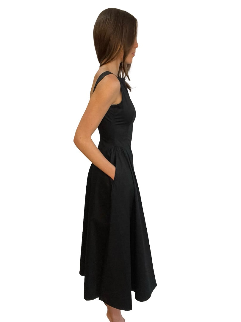 Yojani Boutique Black Boatneck Sleeveless Jacqueline Dress. Size: S