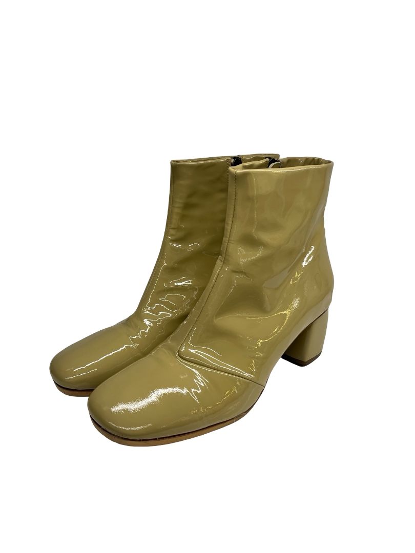 Forte_forte Ivory Patent Leather Ankle Boots. Size: 39